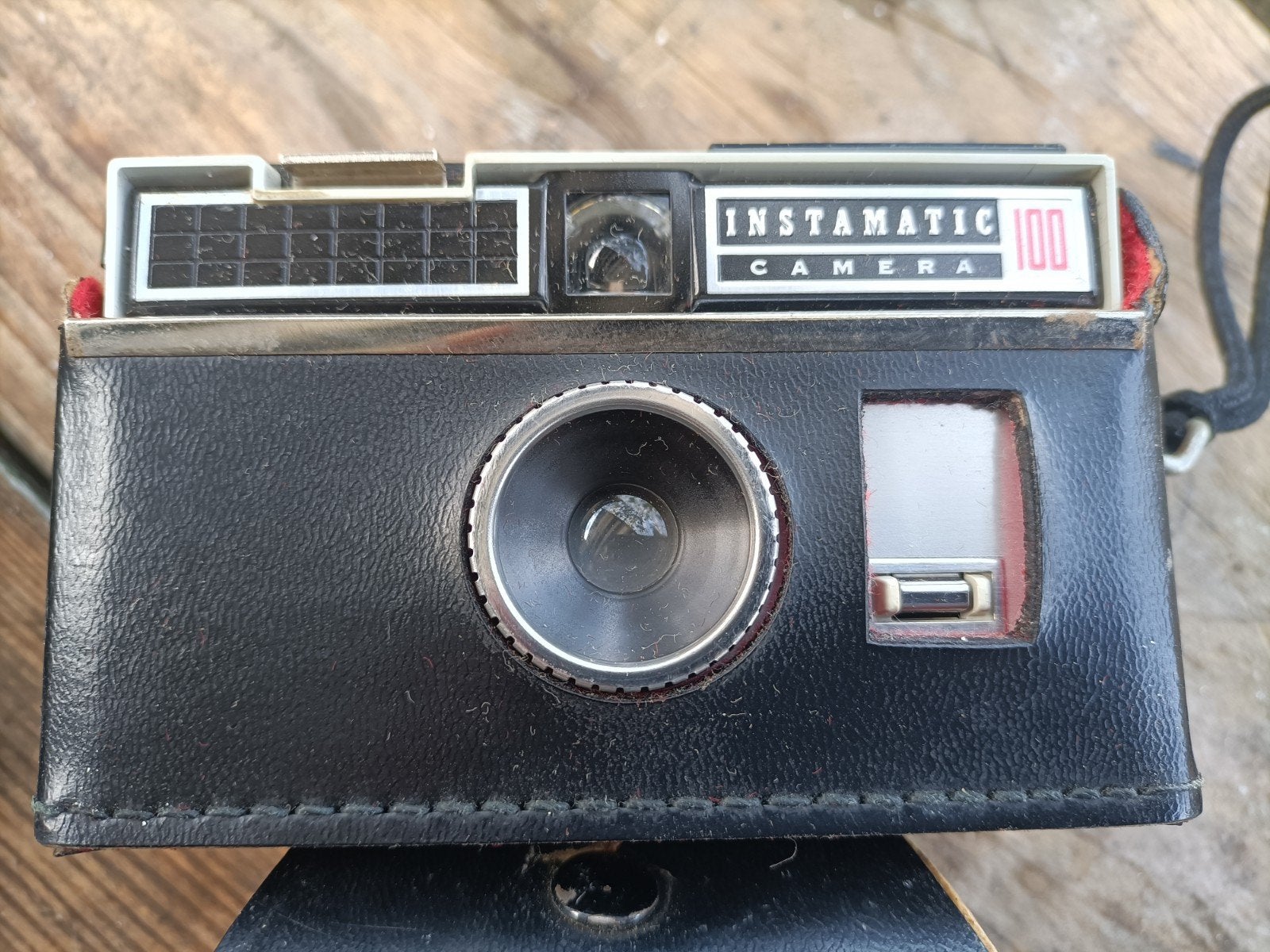Kodak Instamatic 100 Camera - Drukknop beschadigd, Ophalen of Verzenden, Niet werkend, Compact, Kodak