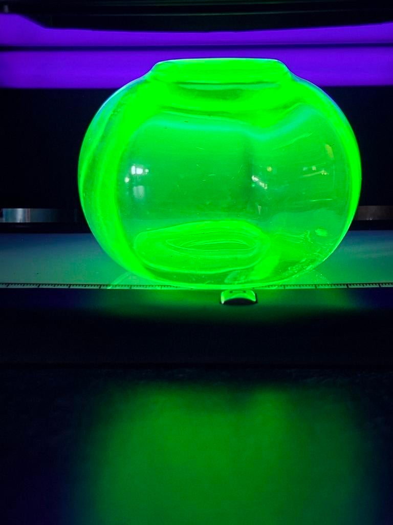 Art Deco Tomaatvaas uraniumglas (UV glow) – W.J. Rozendaal –, Ophalen