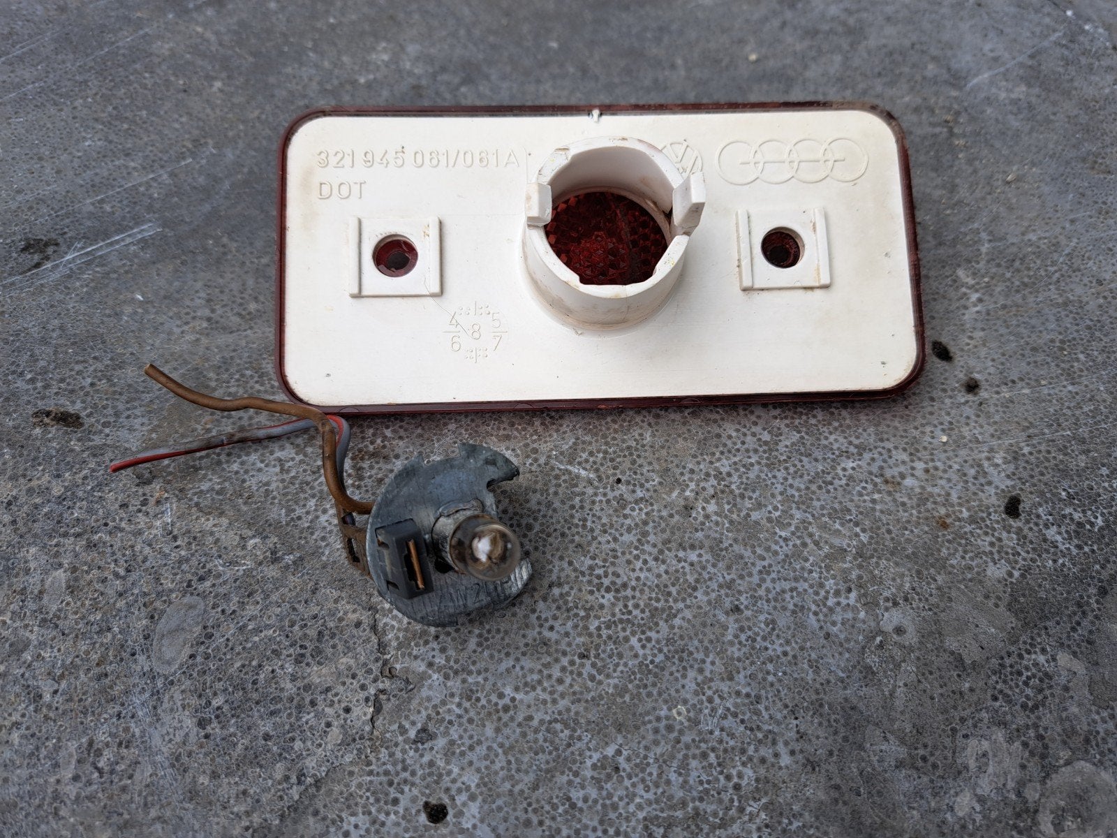 Volkswagen zijmarkeringslicht met lampje 321945061, Ophalen of Verzenden, Audi