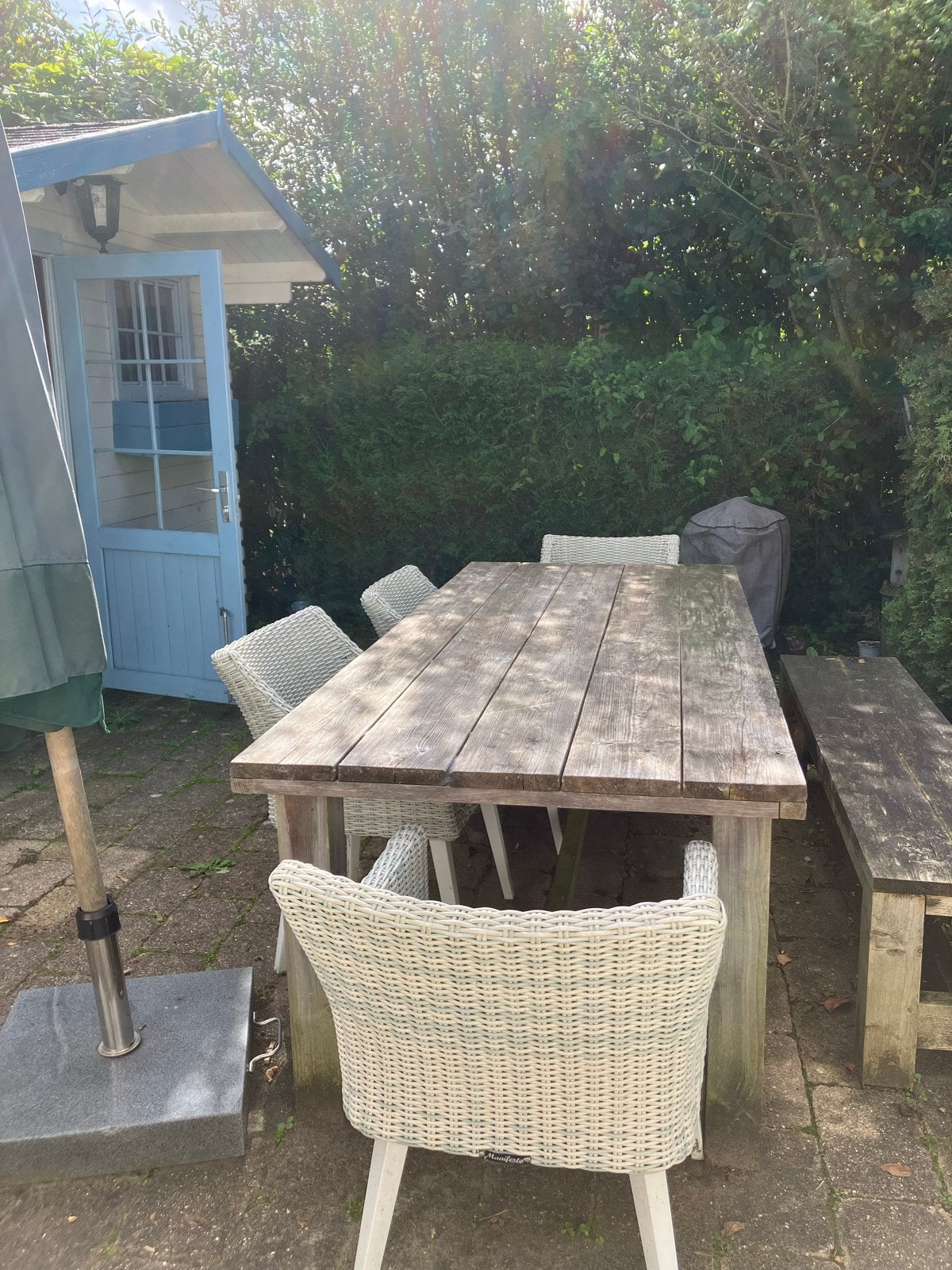 Robuuste tuintafel en houten bank, Ophalen, Gebruikt, Eettafel, 6 zitplaatsen