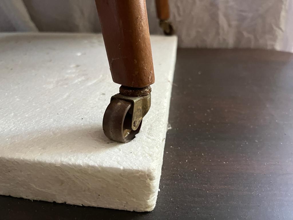 Jaren 60 tafeltje op wieltjes, Ophalen, Zo goed als nieuw, Rechthoekig, Minder dan 55 cm