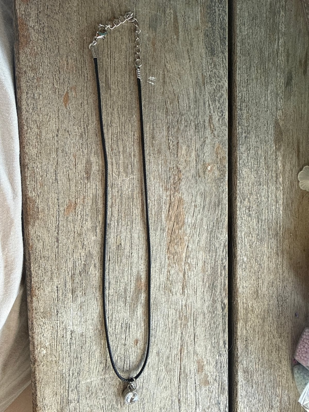 Handgemaakte ketting met bedeltje, Zwart, Nieuw, Ophalen of Verzenden, Overige materialen