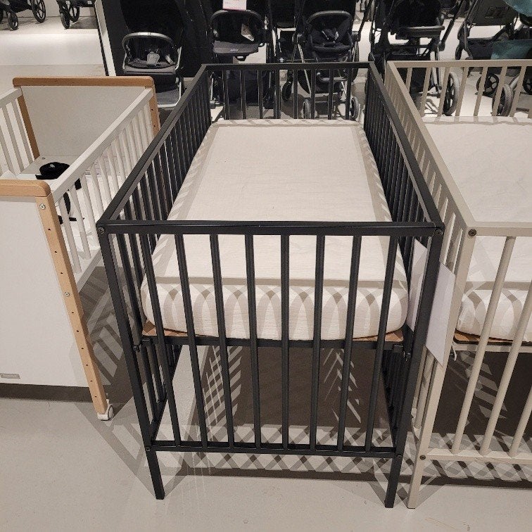 Europe Baby Liam Babybed Metaal Zwart 60 x 120 cm, Kinderen en Baby's, Babywiegjes en Ledikanten, Zo goed als nieuw, Ledikant