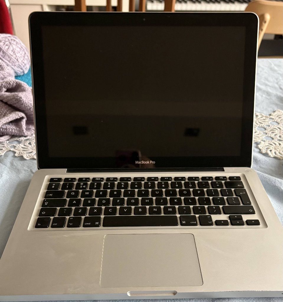 [Gratis] MacBook Pro 13" (Late 2010) - Werkt / Laadt niet op, Computers en Software, Apple Macbooks, MacBook Pro, Gebruikt, 2 tot 3 Ghz