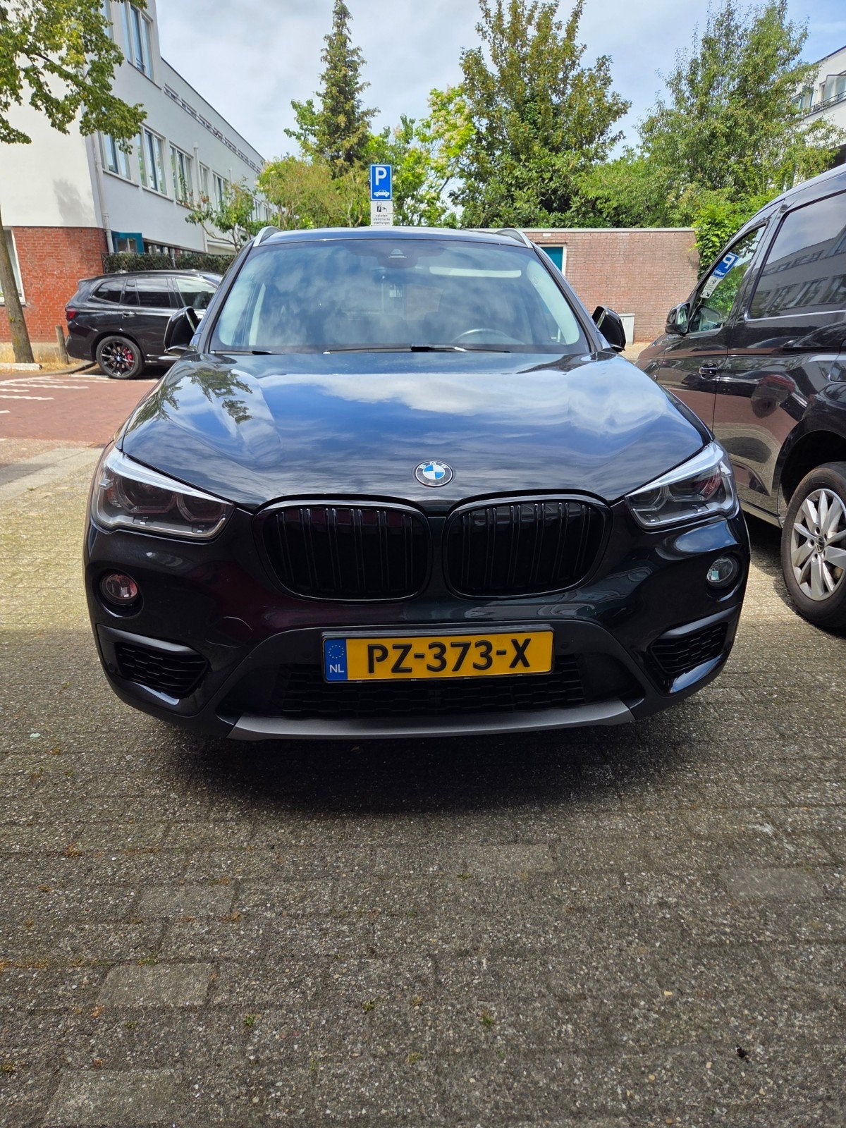BMW X1 Sdrive18i 140pk Aut 2017 Zwart, Auto's, Zwart, Zwart, 75 €/maand, 19 km/l