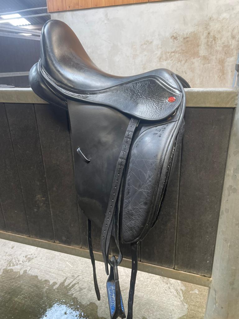 Kent en masters dressuur zadel  hdm 17,5 inch, Dieren en Toebehoren, Ophalen of Verzenden, Zo goed als nieuw, Dressuur