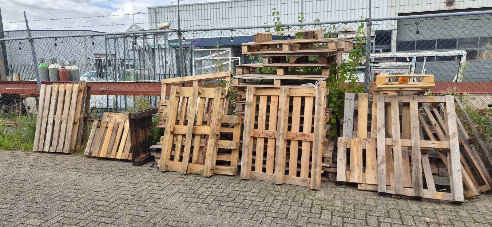 Circa 40 wegwerppallets GRATIS afhalen (heel en kapot), Doe-het-zelf en Verbouw, Ophalen