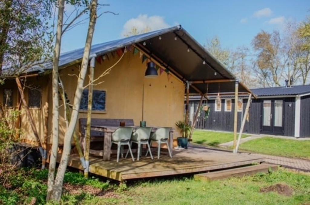 Luxe safaritent met eigen sanitair en overdraagbare plek, Ophalen of Verzenden