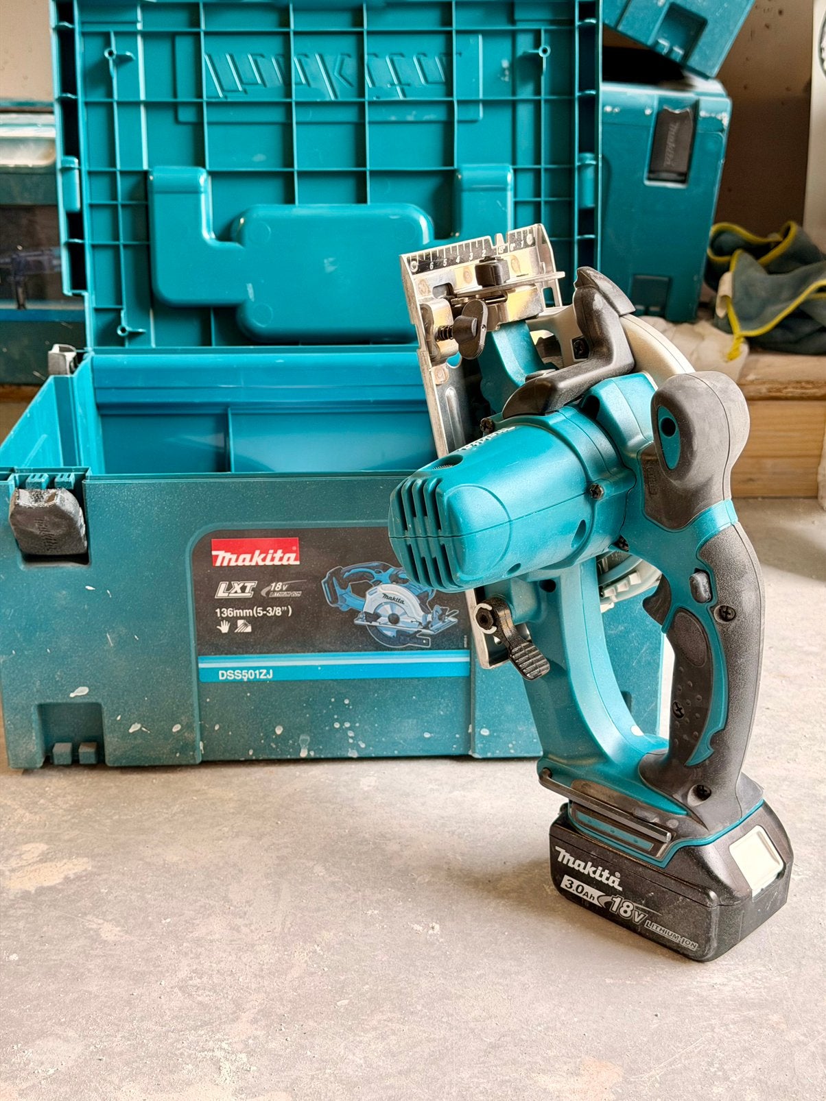 Makita DSS501ZJ 18V Accu Cirkelzaag | Mbox | Zeer nette, Ophalen, Zo goed als nieuw, Boor- en/of Breekhamer