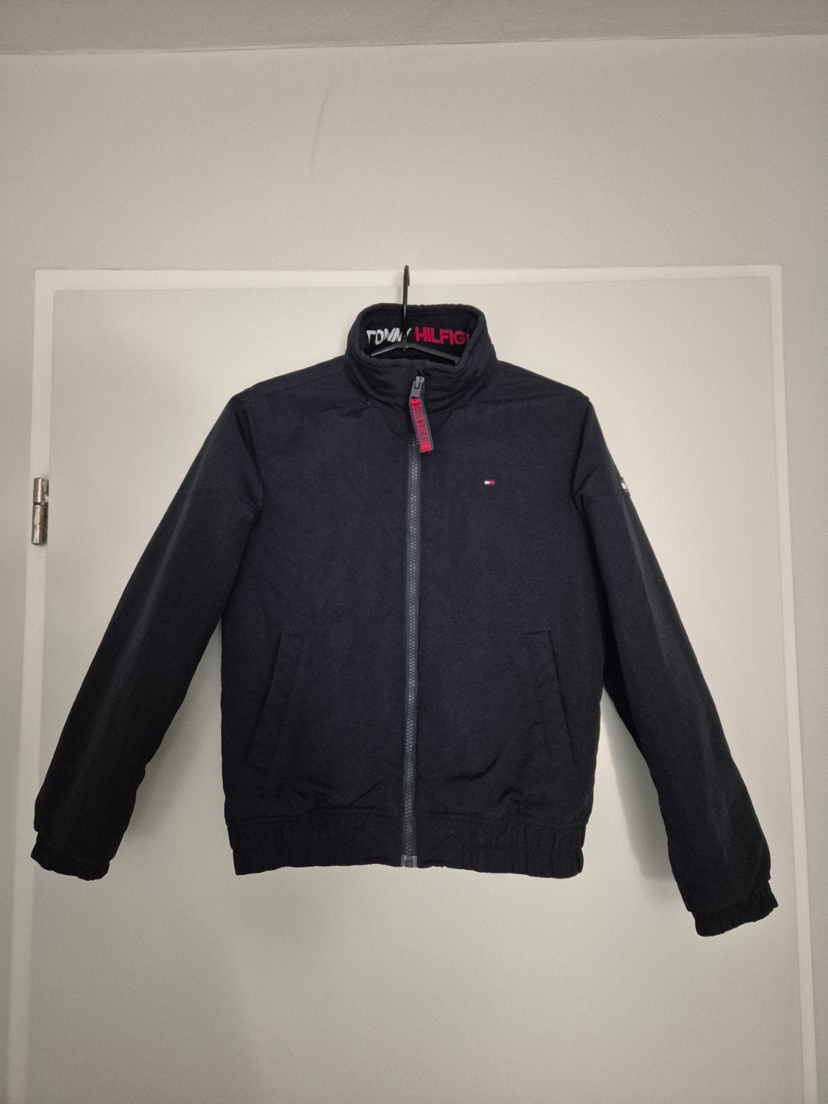 Tommy hilfiger jas winterjas tussenjas jack blauw mt 140

Di, Ophalen of Verzenden, Zo goed als nieuw, Jongen, Jas
