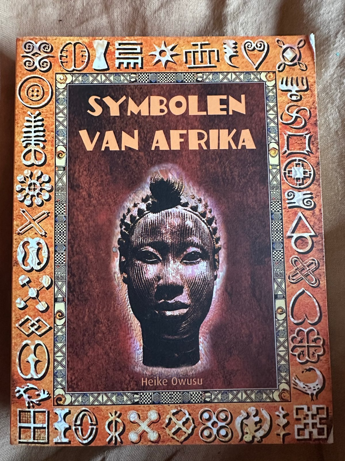 Symbolen van Afrika - Heike Owusu, Ophalen of Verzenden, Zo goed als nieuw, Overige onderwerpen