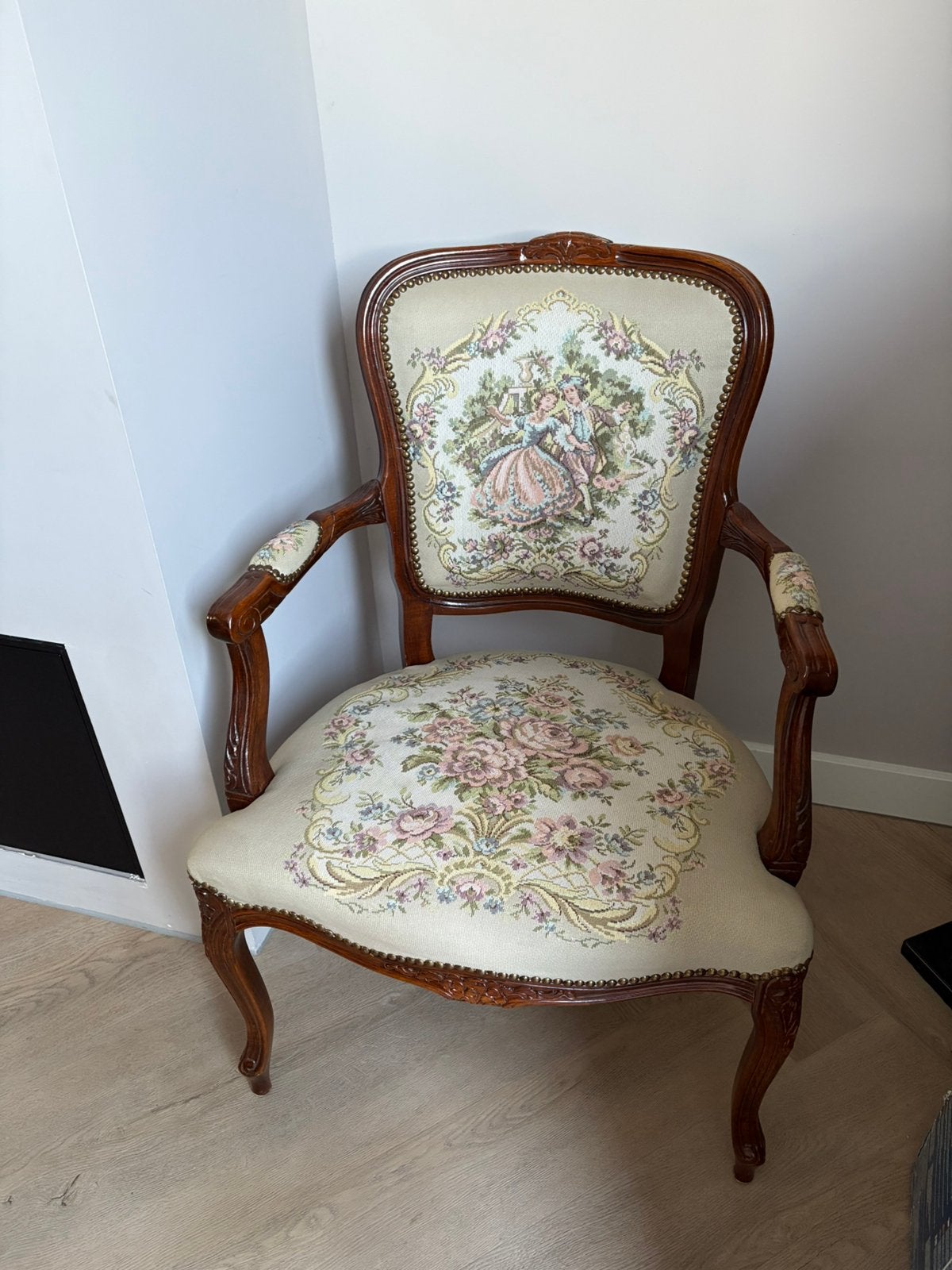 Antieke stoel met prachtige details, Ophalen
