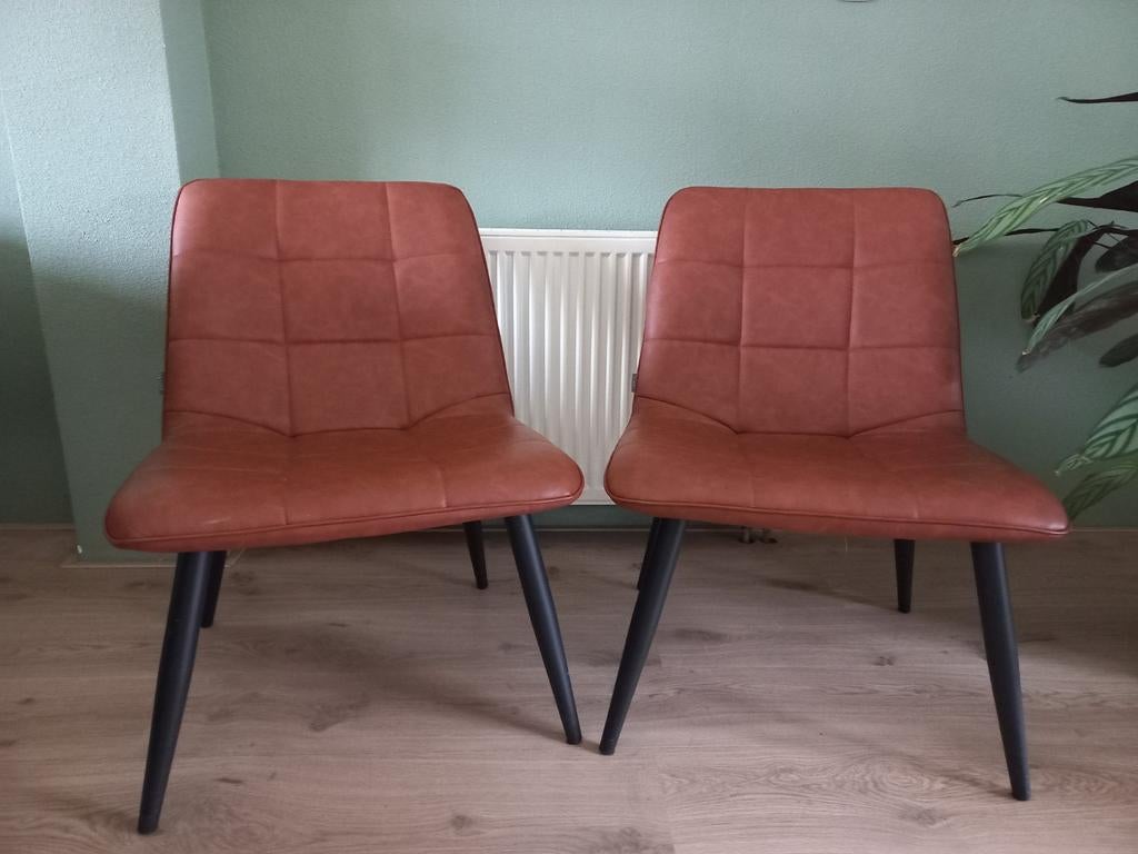 Twee fauteuil stoelen. Cognackleurig, Ophalen, Gebruikt, Bruin, Twee