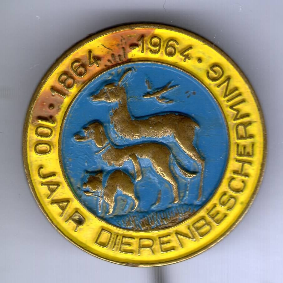 100 Jaar dierenbescherming 1864-1964 speldje ( N_039), Verzamelen, Speldjes, Pins en Buttons, Verzenden, Zo goed als nieuw, Dier of Natuur