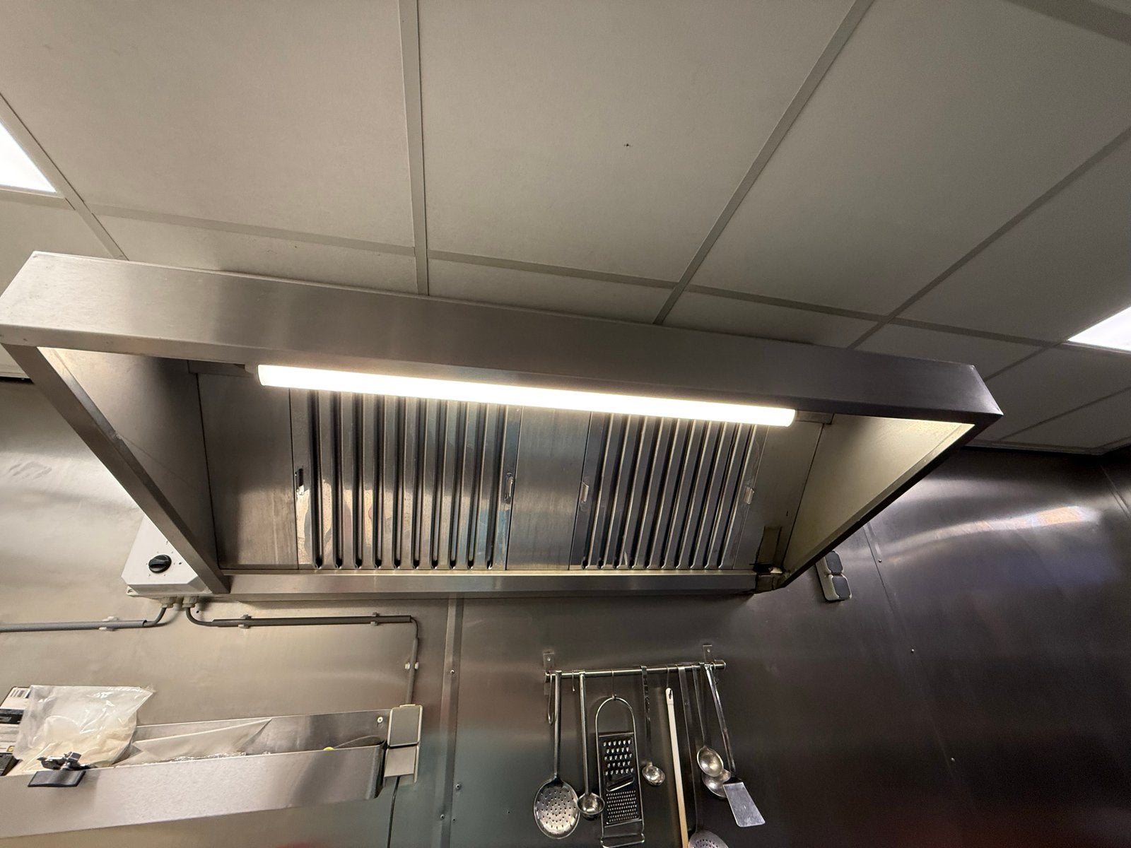 Rvs horeca afzuigkap met motor en  verlichting 150 cm breed, Witgoed en Apparatuur, Afzuigkappen, Ophalen, Gebruikt, Wandschouwkap
