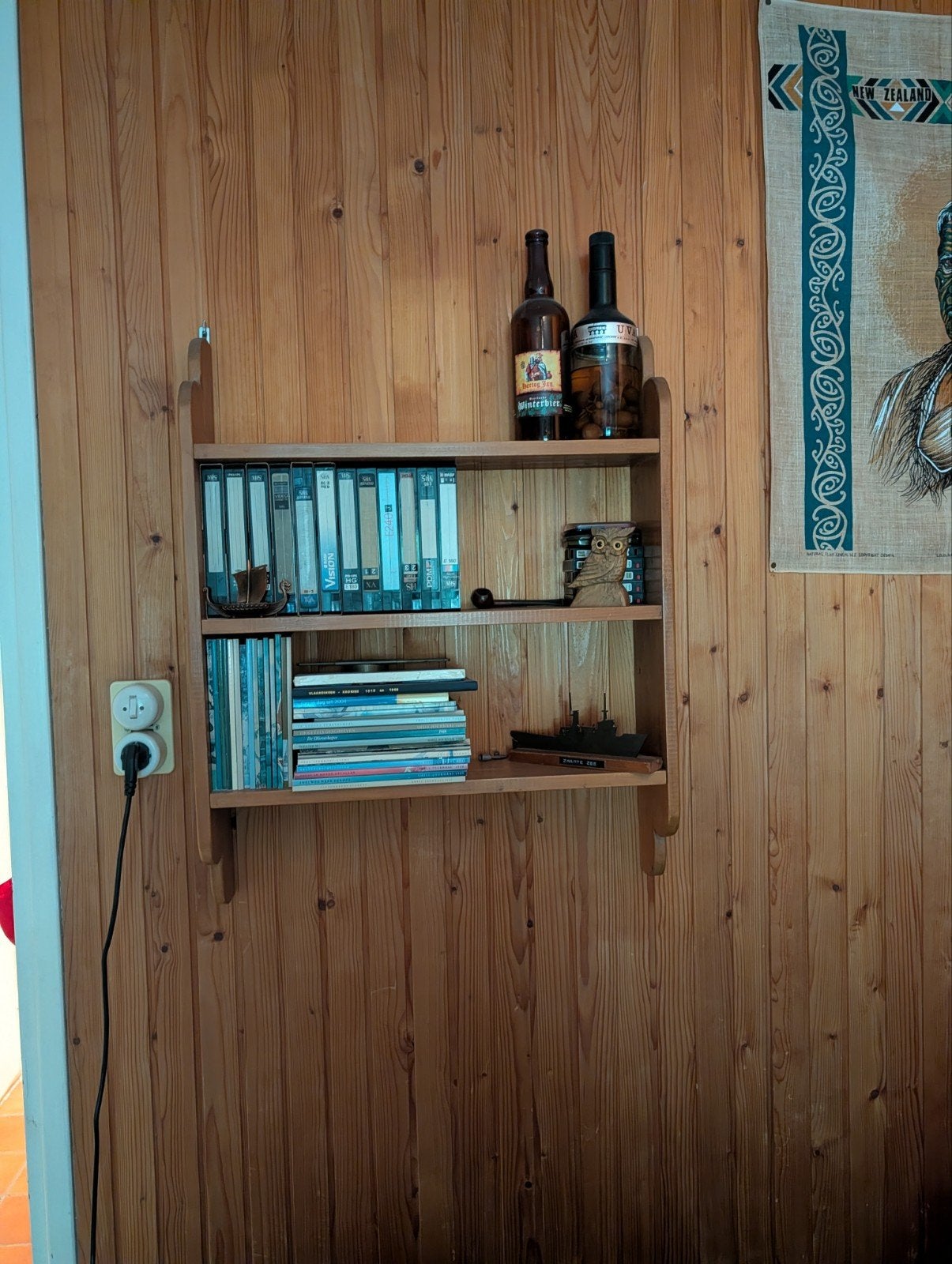 Houten wandrek met 2 planken - perfect voor boeken/decoratie, Met plank(en), Gebruikt, Minder dan 100 cm, Overige houtsoorten