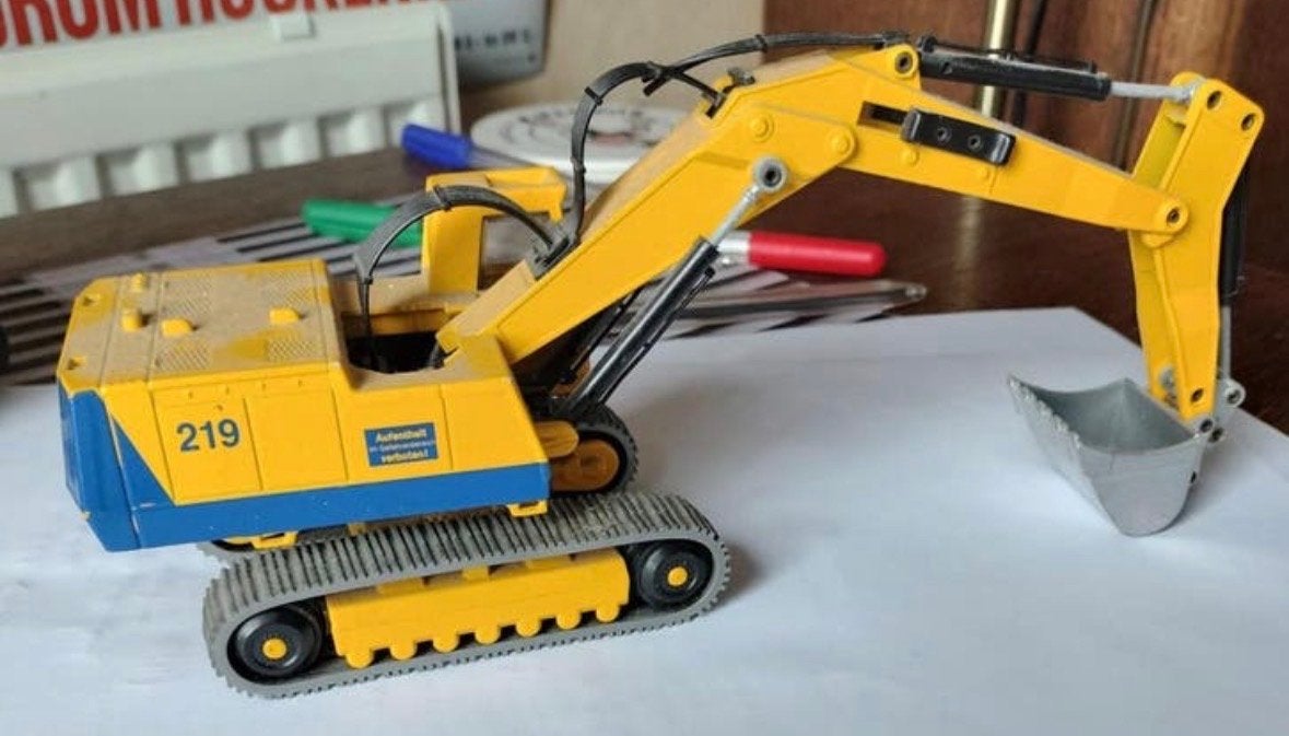 Gele speelgoed graafmachine - model 219, Ophalen, Gebruikt