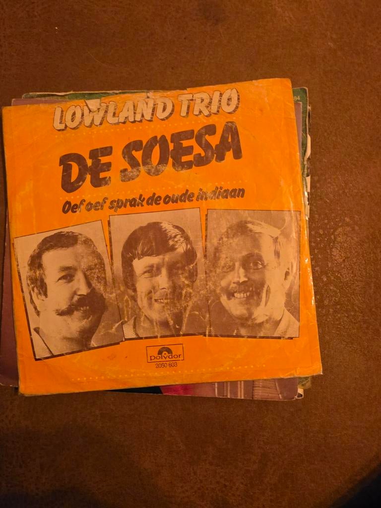 Lowland Trio - De Soesa / Oef Oef Sprak De Oude Indiaan, Cd's en Dvd's, Ophalen of Verzenden, Gebruikt, 7 inch