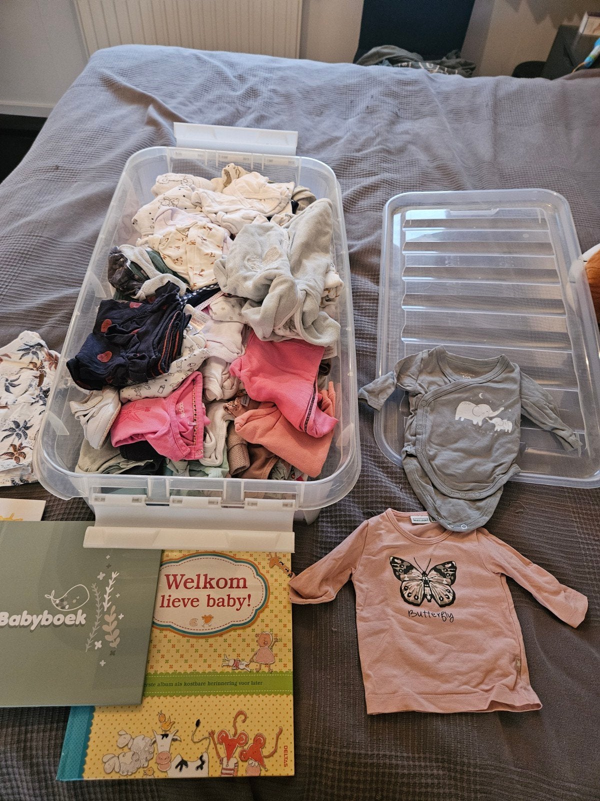 Babykleding maat 50/56 met 3 invulboeken (jongen/meisje), Ophalen, Zo goed als nieuw, Maat 50