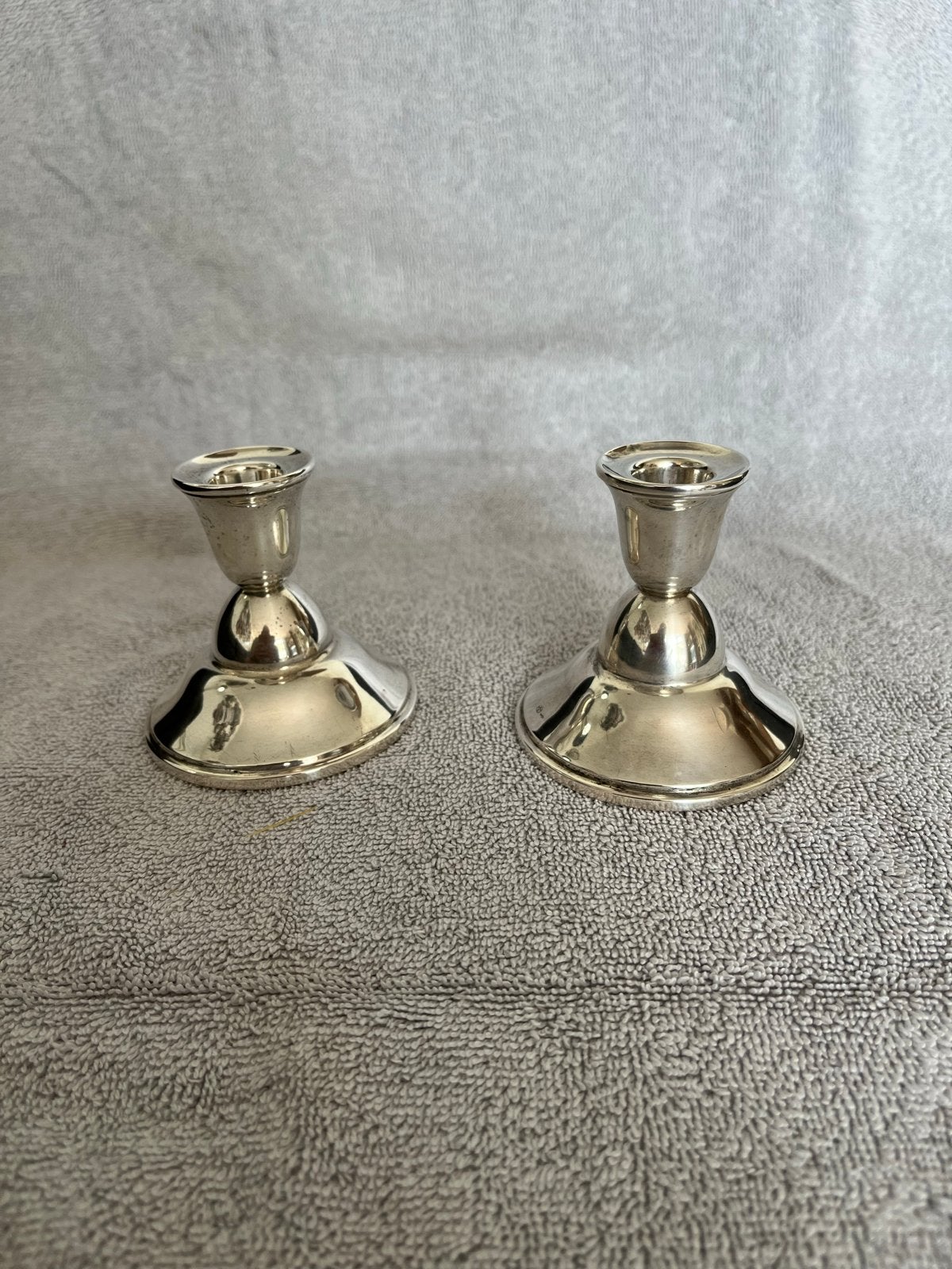 Twee zilveren kandelaars - 7,3cm hoog, 200 gram, Antiek en Kunst, Ophalen of Verzenden, Zilver