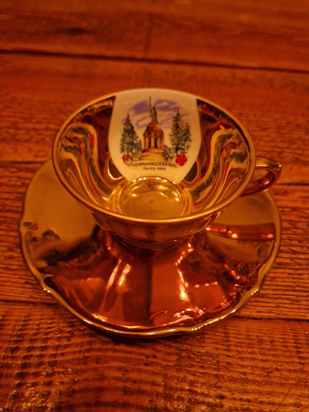 vintage goudkleurige souvenir-kop en schotel van porcelein, Ophalen of Verzenden