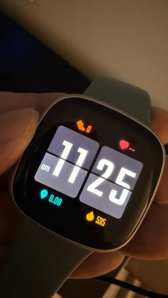 Smartwatch: Fitbit Versa 4 Activity tracker and watch, Ophalen, Hoogte, Zwart, Zo goed als nieuw