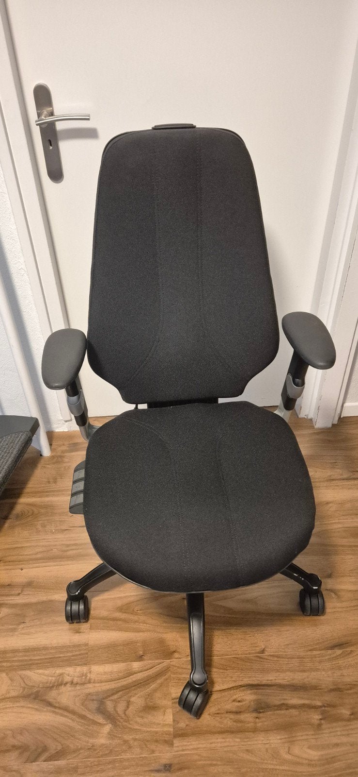 Foto 2 van Te koop: Luxe bureaustoel van een duur merk