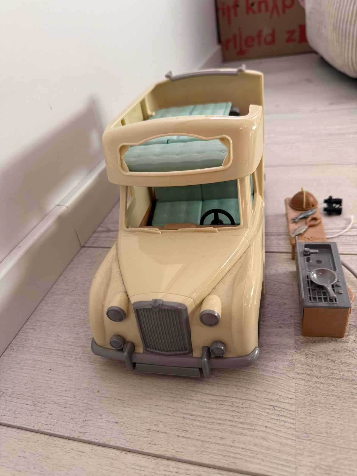 Sylvanian Families Campervan met accessoires, Ophalen of Verzenden, Gebruikt