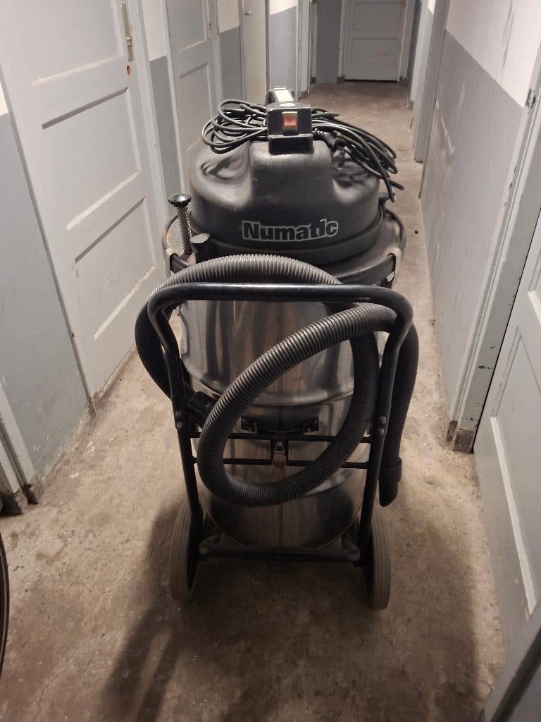 Numatic water stofzuiger, Ophalen, Gebruikt, 2000 watt of meer, Waterstofzuiger
