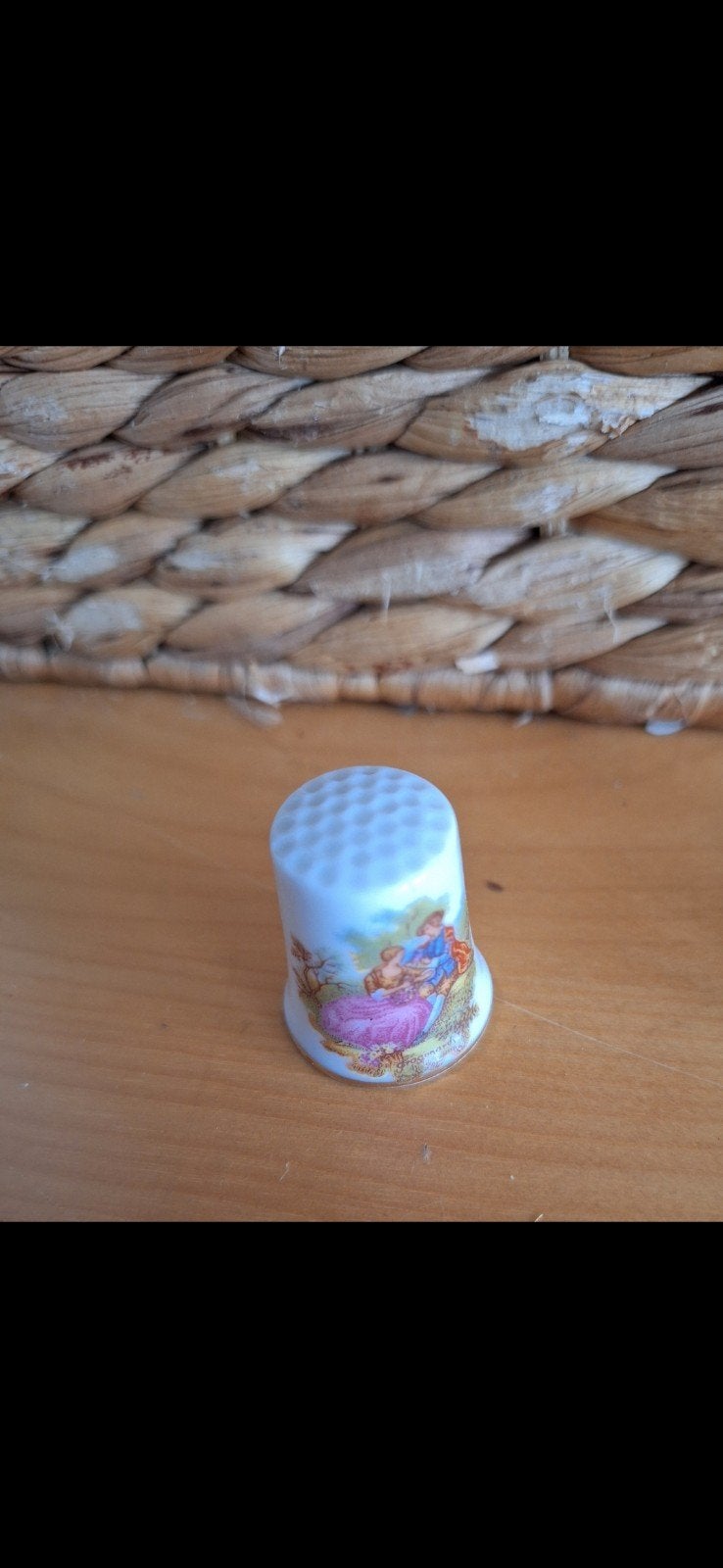 Antieke vingerhoed met decoratie, Ophalen of Verzenden, Zo goed als nieuw