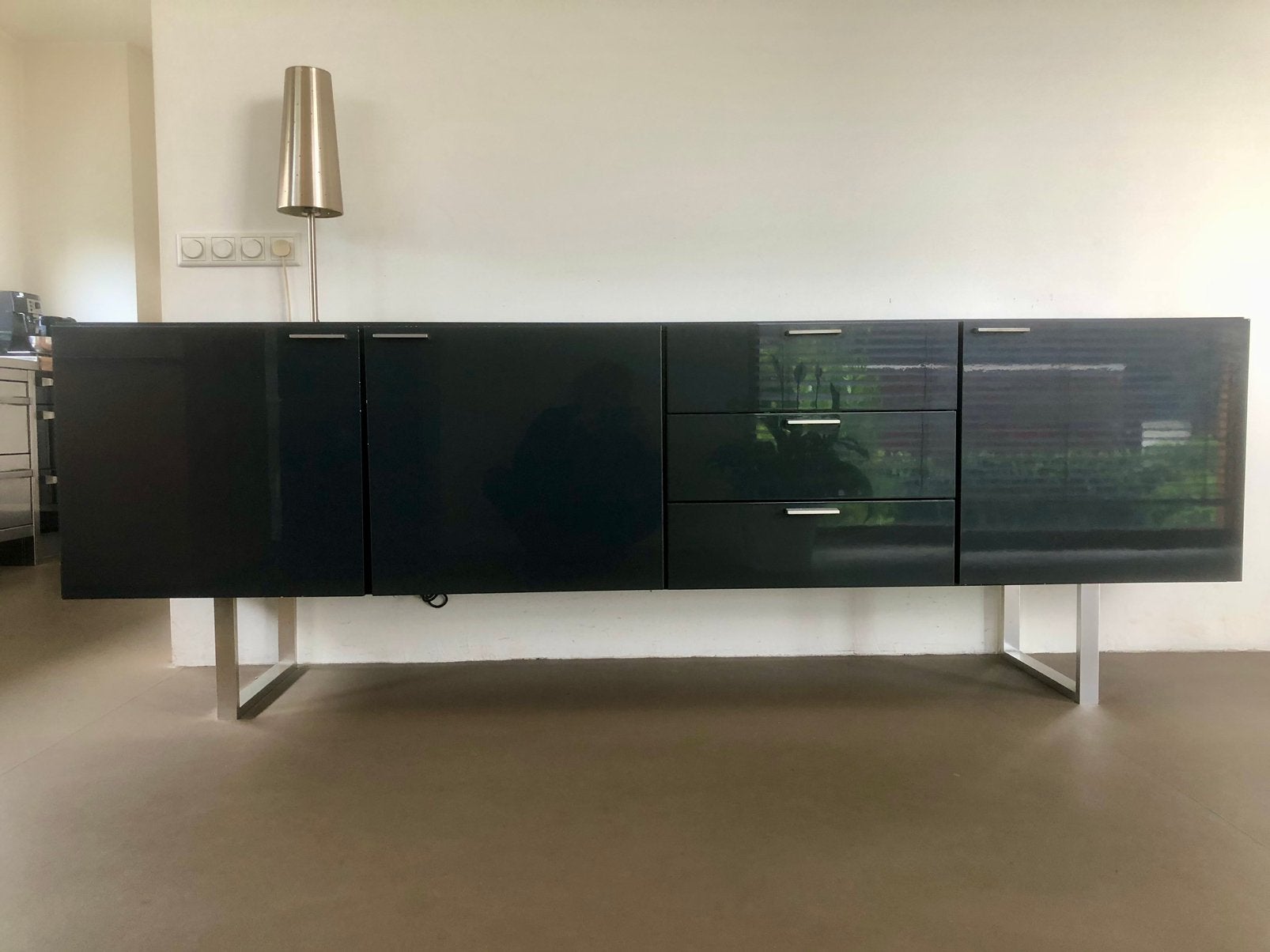 Dressoir met RVS onderstel 240 cm, Ophalen, Gebruikt, Met deur(en), 200 cm of meer
