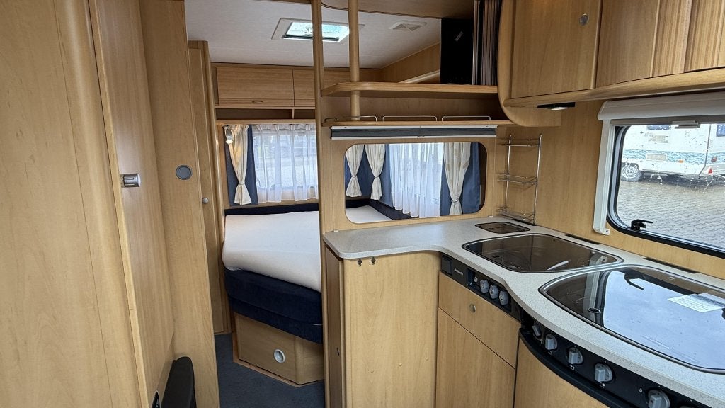 Dethleffs Camper 460 DB bouwjaar 2006 met voortent, Caravans en Kamperen, Caravans, Rondzit, Bedrijf, Overige typen, Tot en met 4
