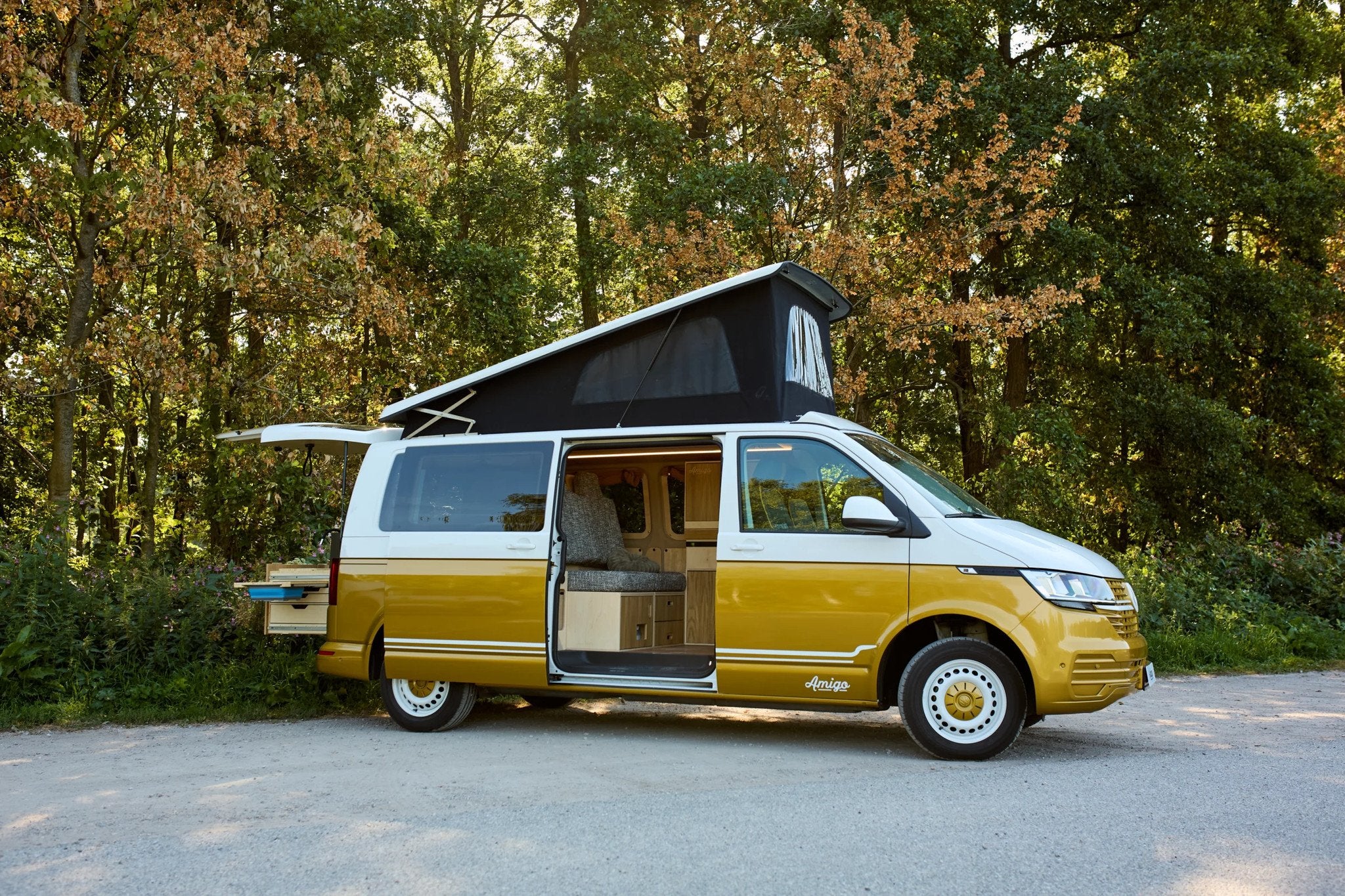Volkswagen Transporter T6 Amigo Camper (nieuw - diesel - 4 p, Buscamper of Camperbus, Volkswagen, 5 tot 6 meter, Standkachel