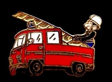 Brandweerauto pin met mannetje, Verzenden, Nieuw, Transport, Speldje of Pin