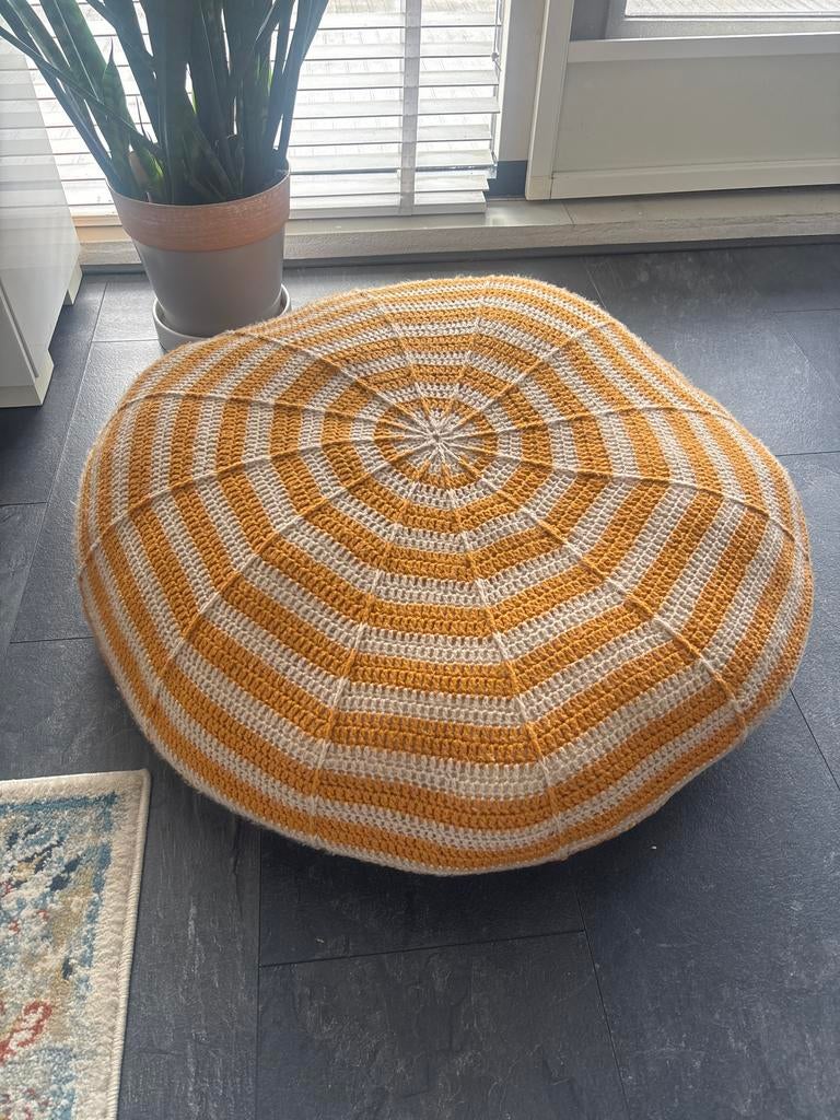 Gehaakt kussen geel beige gestreept, Ophalen, Gebruikt, Geel, Zitzak
