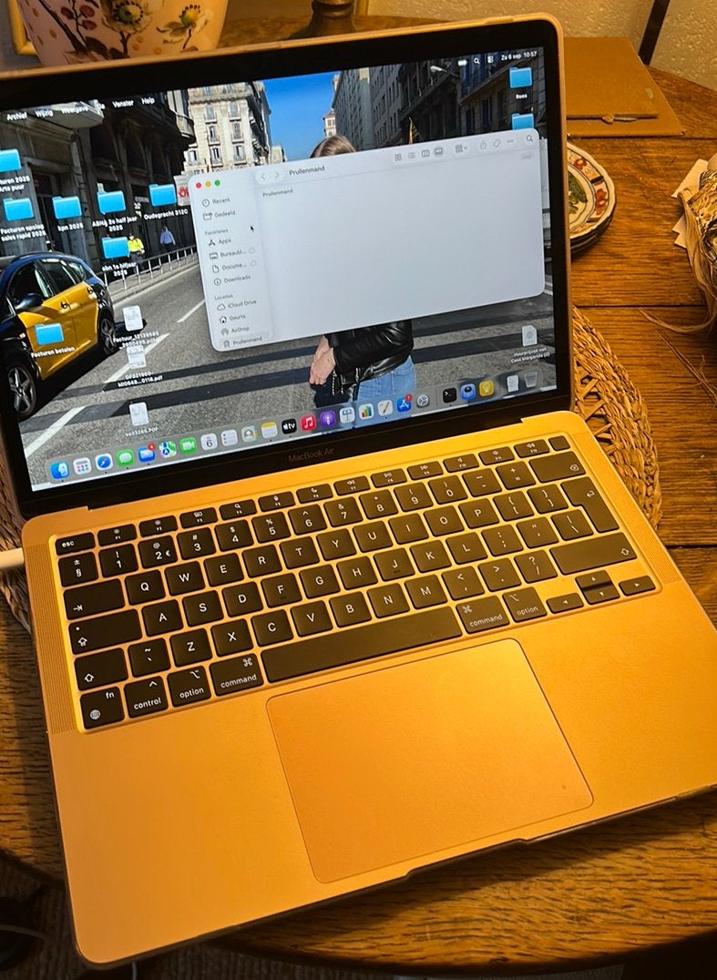 Foto 7 van Nieuwe MacBook Air M1 2020 Rose Gold Batterijconditie 100%