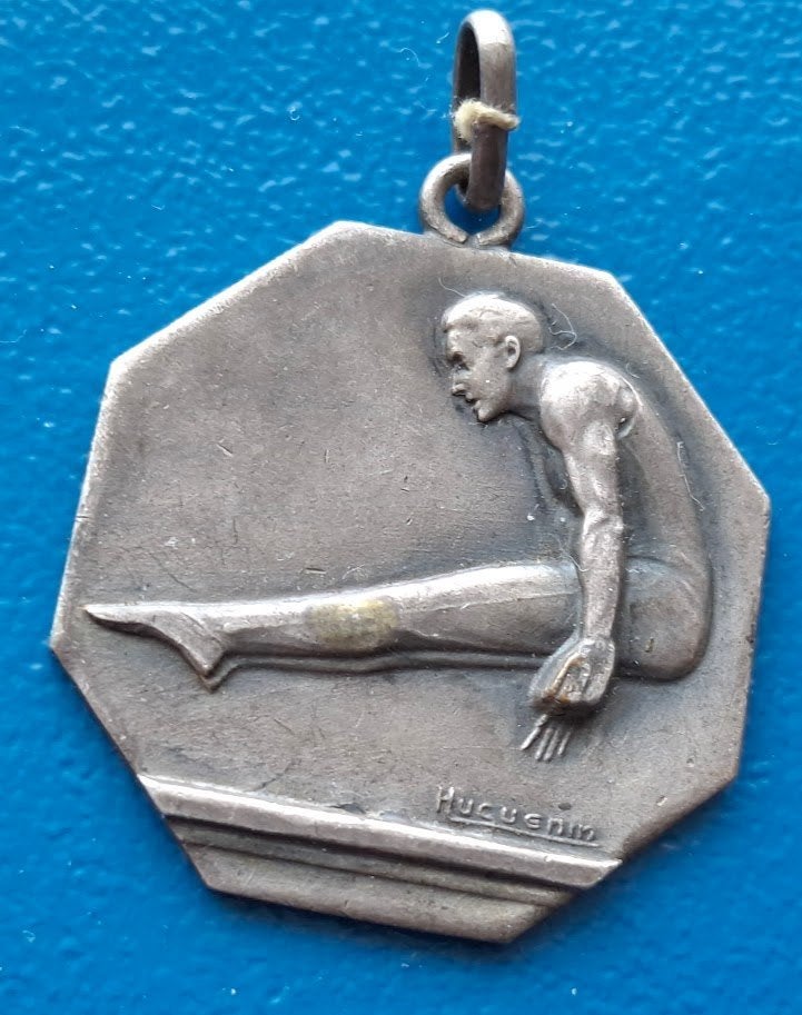 Vintage sportmedaille Turnen  "Huguenin" - 2e prijs J, Verzenden, Overige materialen, Buitenland