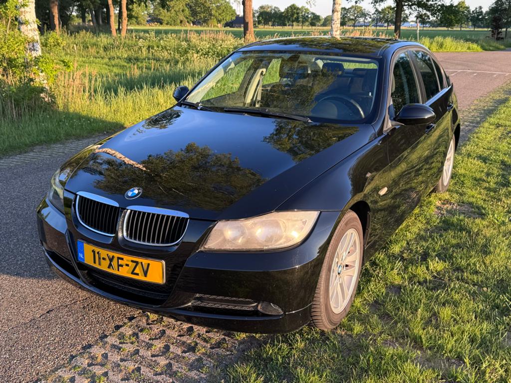 BMW 318i 2007 - inruilkoopje - loop/sloop, Auto's, BMW, Particulier, 3-Serie, Benzine, C, Sedan, Handgeschakeld, Origineel Nederlands