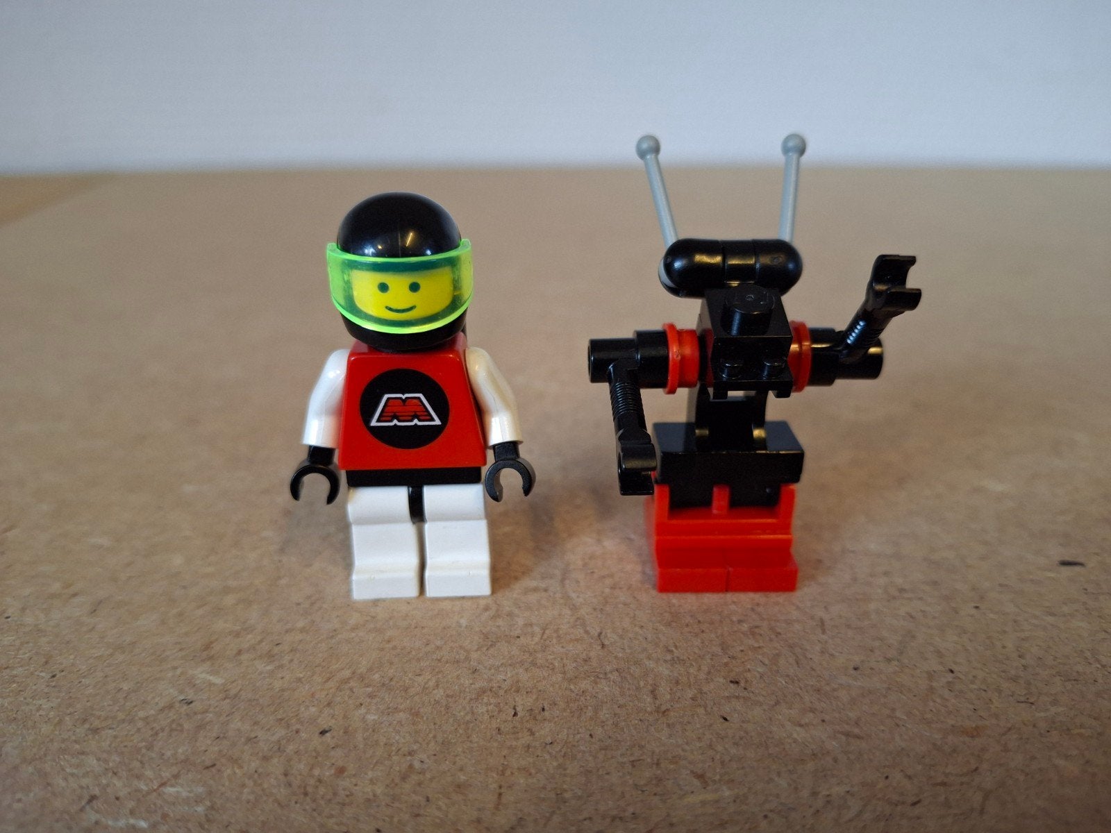 Lego 6923 Particle Ionizer. Jaren 90 M-Tron Space, Lego, Info@lego.com, 33 Bath Road, Slough, UK, Lego