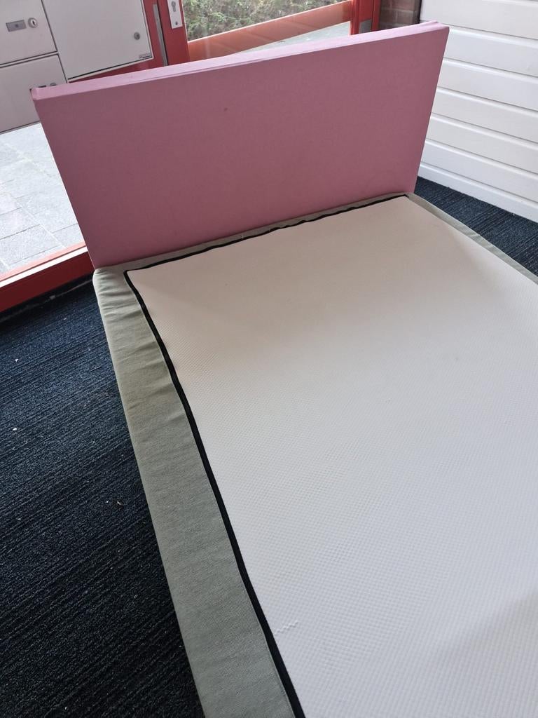 Z.g.a.n. boxspring 120x200, matras, 2 wasbare hoezen, bezorg, Ophalen, Zo goed als nieuw, Twijfelaar, 120 cm
