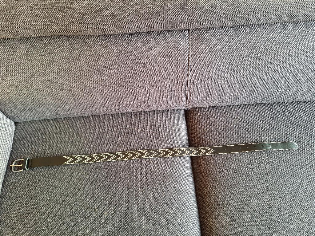 Nieuwe zwarte riem / ceintuur met studs 95cm, Kleding | Dames, Riemen en Ceinturen, Zwart, Tailleriem, Ophalen of Verzenden, 90 tot 100 cm