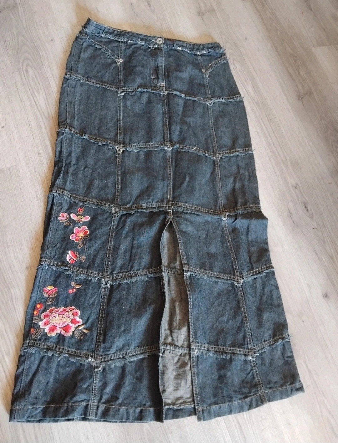Lange vintage spijkerrok met bloemenborduursel - Maat 42/44, Kleding | Dames, Oilily, Blauw, Maat 42/44 (L), Ophalen of Verzenden
