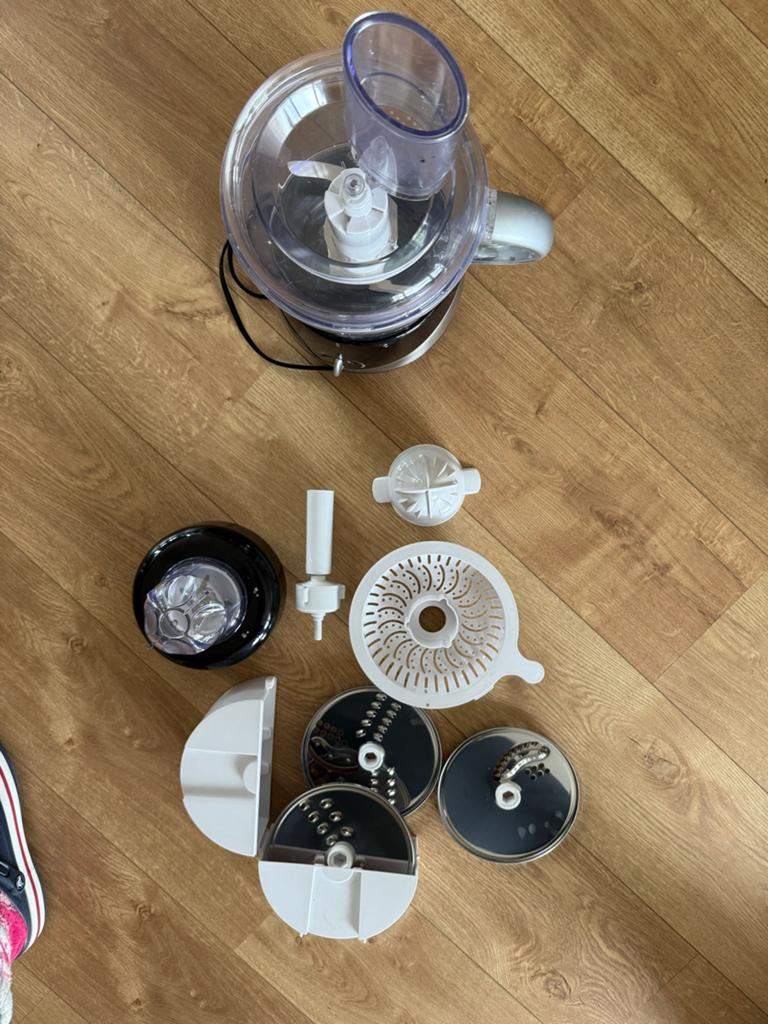 Grundig Keukenmachine UM5040 met Diverse Opzetstukken, 1 tot 2 liter, 2 snelheden, Ophalen of Verzenden, Zo goed als nieuw