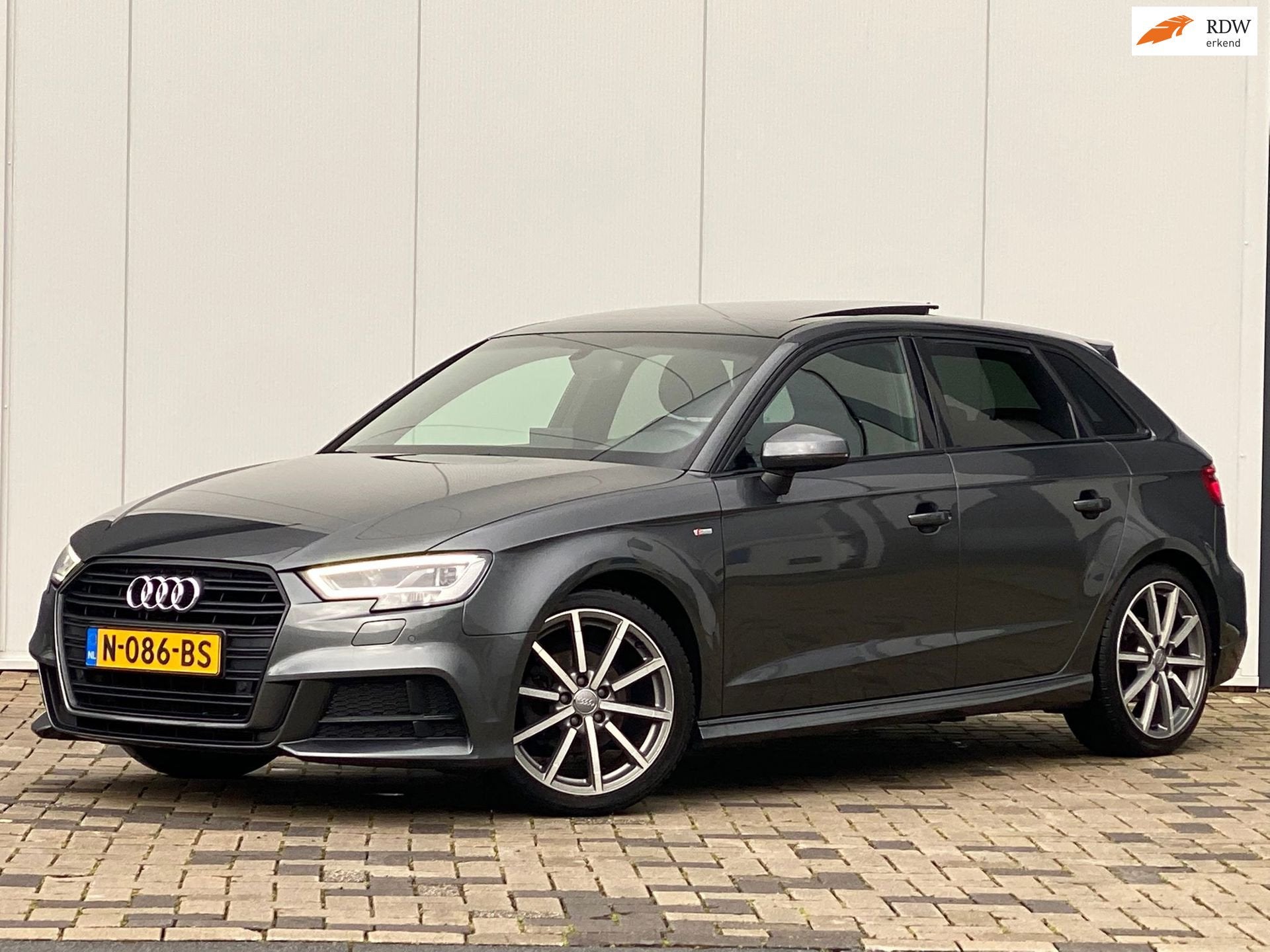 Audi A3 Sportback 35 TFSI CoD Design Pro Line Plus, Auto's, Dealer onderhouden, Euro 6, 4 cilinders, 150 pk