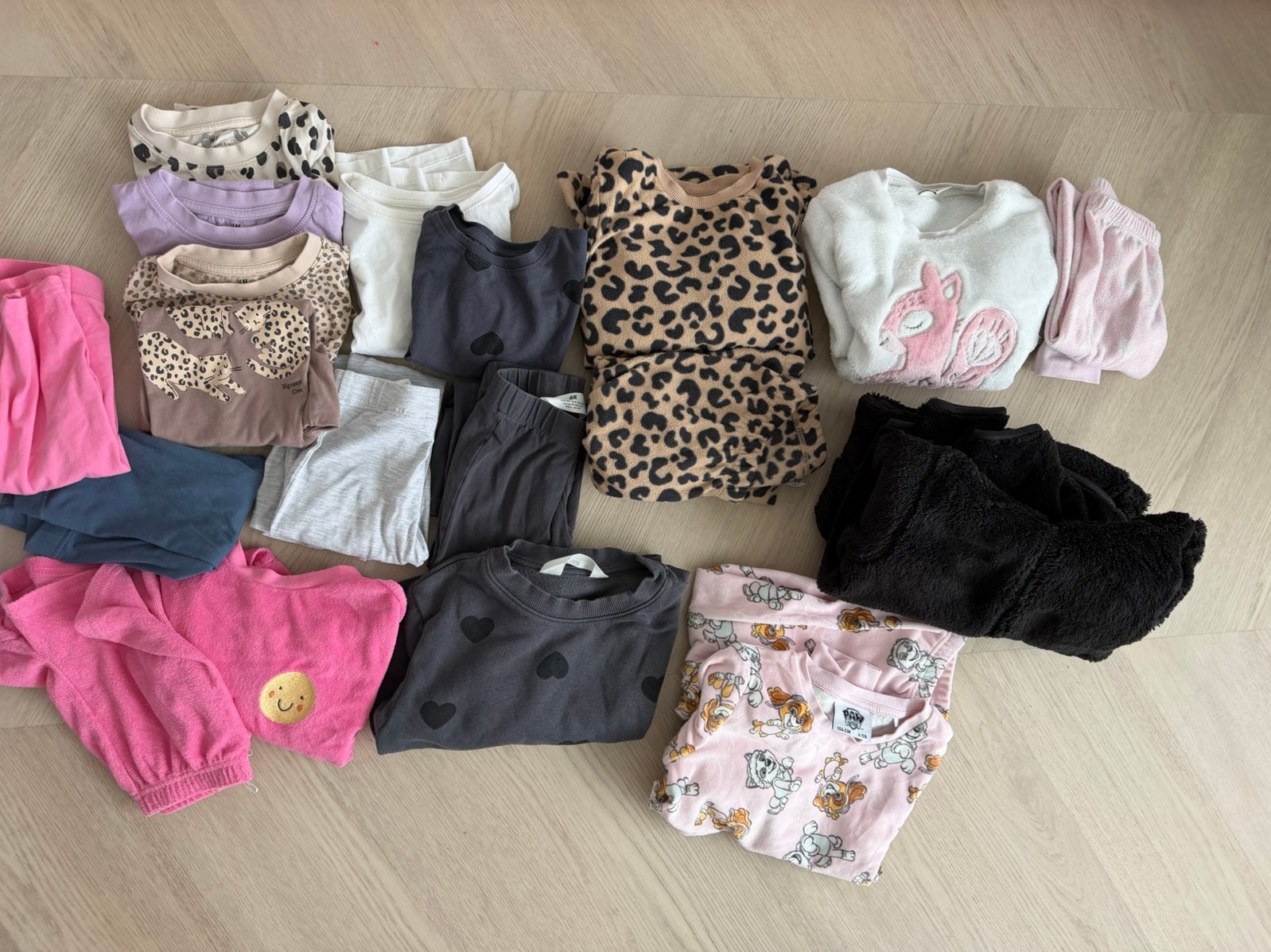 Meisjesset 98-104 4 jaar t-shirt legging pyjama badpak etc, Verzenden, Gedragen, Maat 34 (XS) of kleiner