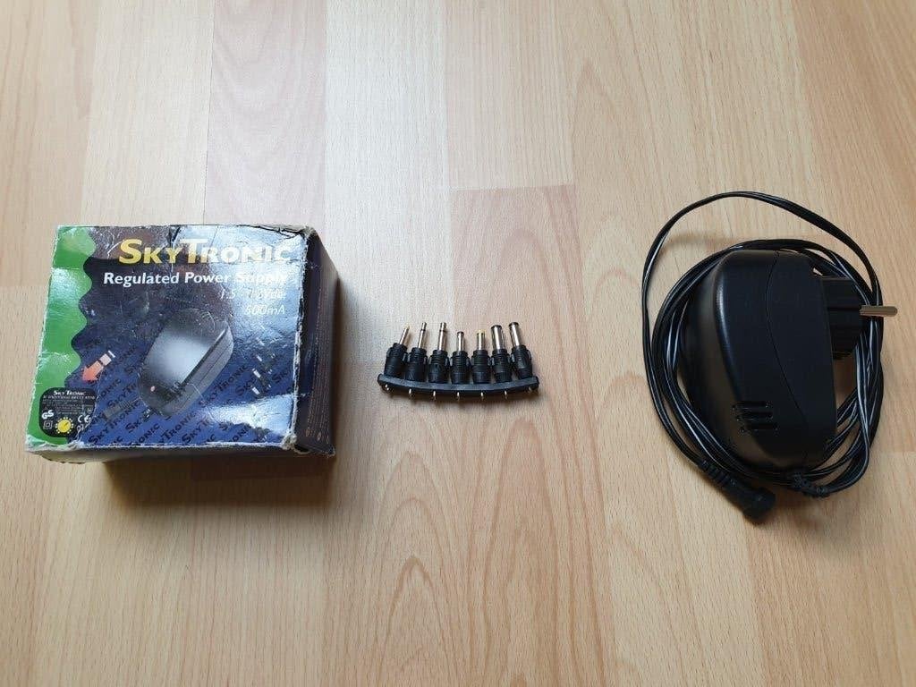 Universele Skytronic Voeding met Adapters, Ophalen of Verzenden, Gebruikt, Overige typen