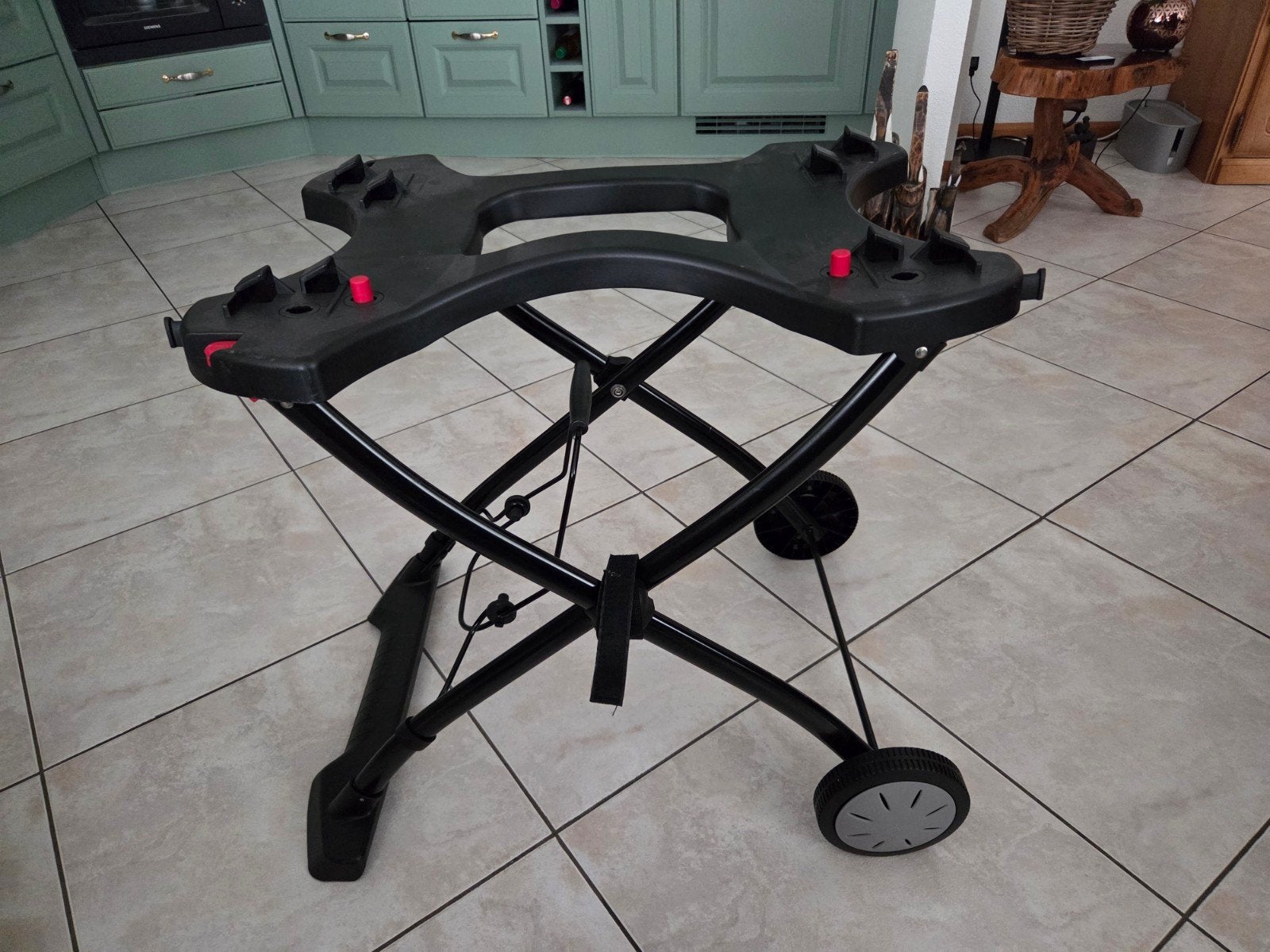 Weber Q-serie BBQ onderstel met wielen, Tuin en Terras, Barbecue-accessoires, Ophalen, Nieuw, Weber