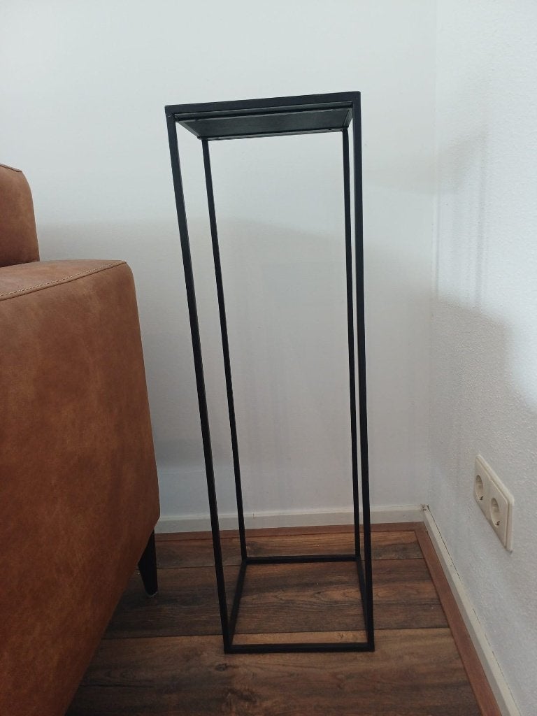 Hoge bijzettafel zwart met goudkleurig blad, Huis en Inrichting, Ophalen, Gebruikt, Metaal of Aluminium, Vierkant