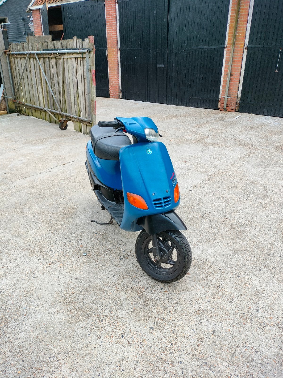 Zip type 2   70 cc zonder kenteken, Fietsen en Brommers, Scooters | Piaggio, Ophalen, Tweetakt, Zo goed als nieuw, 70 cc
