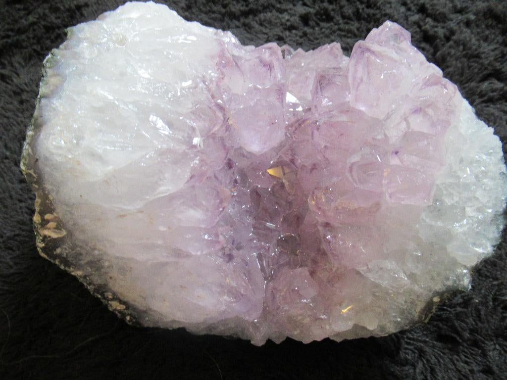 AMETHYST heel mooi stuk 16x16 cm 4 kg € 165 geeft rust, Verzamelen, Mineralen en Fossielen, Ophalen of Verzenden, Mineraal